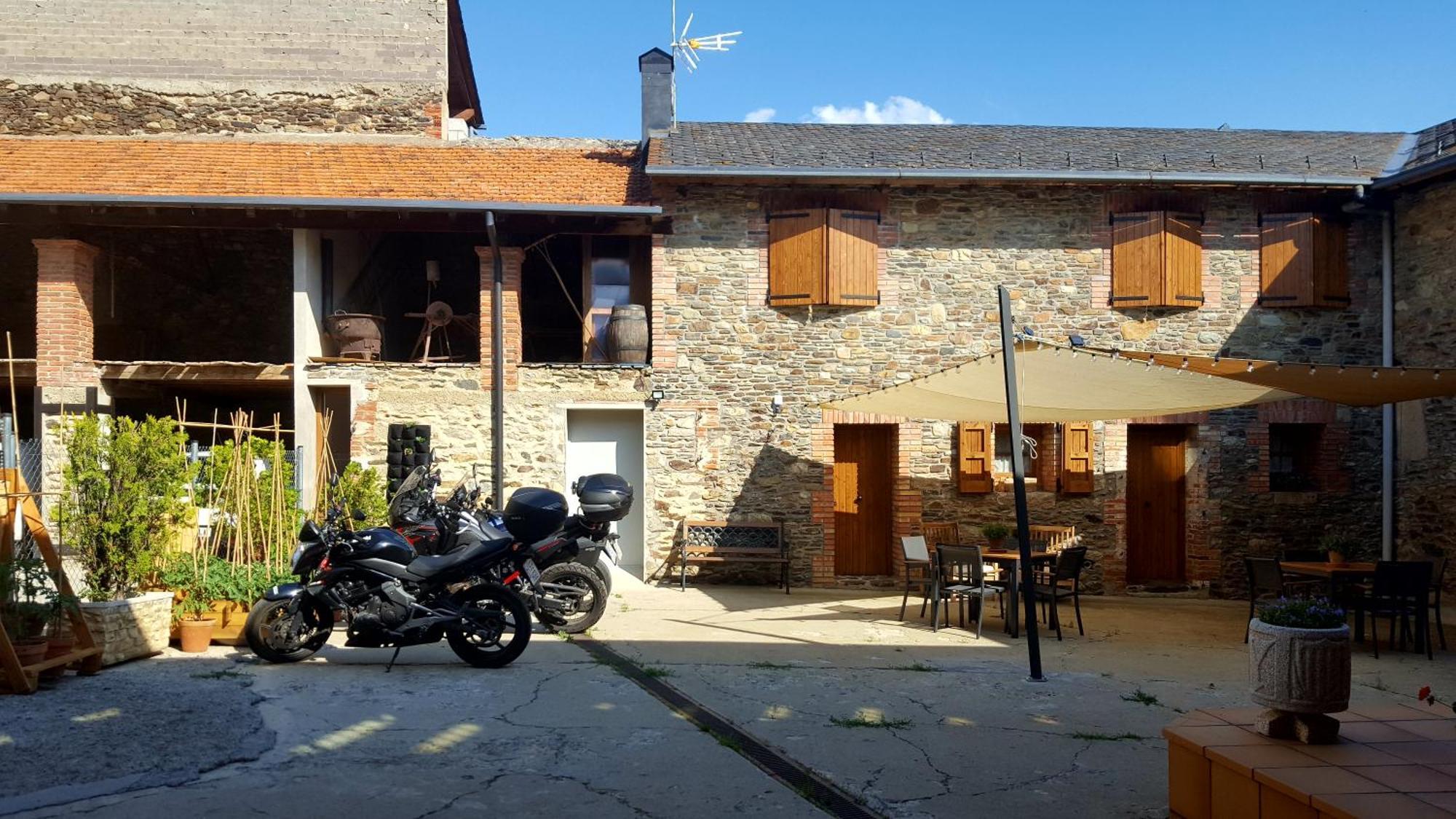 Aparthotel Les Corts Llivia Exterior foto